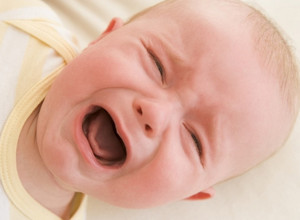 Младенец сильно плачет