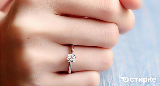 серебрянное кольцо с камнем