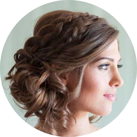 Вечерние прически на длинные волосы: модные новинки