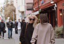 С чем носить толстовку оверсайз?