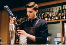 Что входит в обязанности профессионального бармена?