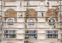 Строительные работы: постройка и реставрация зданий