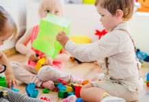 Детский сад: как выбрать образовательное учреждение для вашего ребенка https://ru.freepik.com/free-photo/boy-holding-green-container_1267867.htm#fromView=search&page=1&position=0&uuid=090c926e-ef00-4f41-beb3-7d95cbebe590