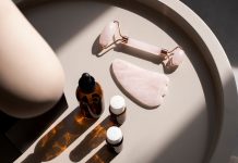 Как выбрать косметику: практические советы и рекомендации https://ru.freepik.com/free-photo/top-view-on-gua-sha-face-products_26313187.htm#fromView=search&page=1&position=7&uuid=cc895f3d-e5a8-4af3-94d9-2aec75a86a73