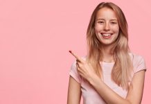 Здоровье и Белизна: Эффективные Методы Гигиены и Отбеливания Зубов https://ru.freepik.com/free-photo/thats-your-place-good-looking-european-female-with-positive-smile-on-face_12086338.htm#fromView=search&page=1&position=4&uuid=130ace7d-13fb-449d-8875-6f9e04aa88a8