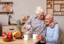 Обучение и адаптация: программы для слепых в домах престарелых