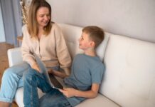 Мир в семье: зачем важно наладить отношения с ребенком
